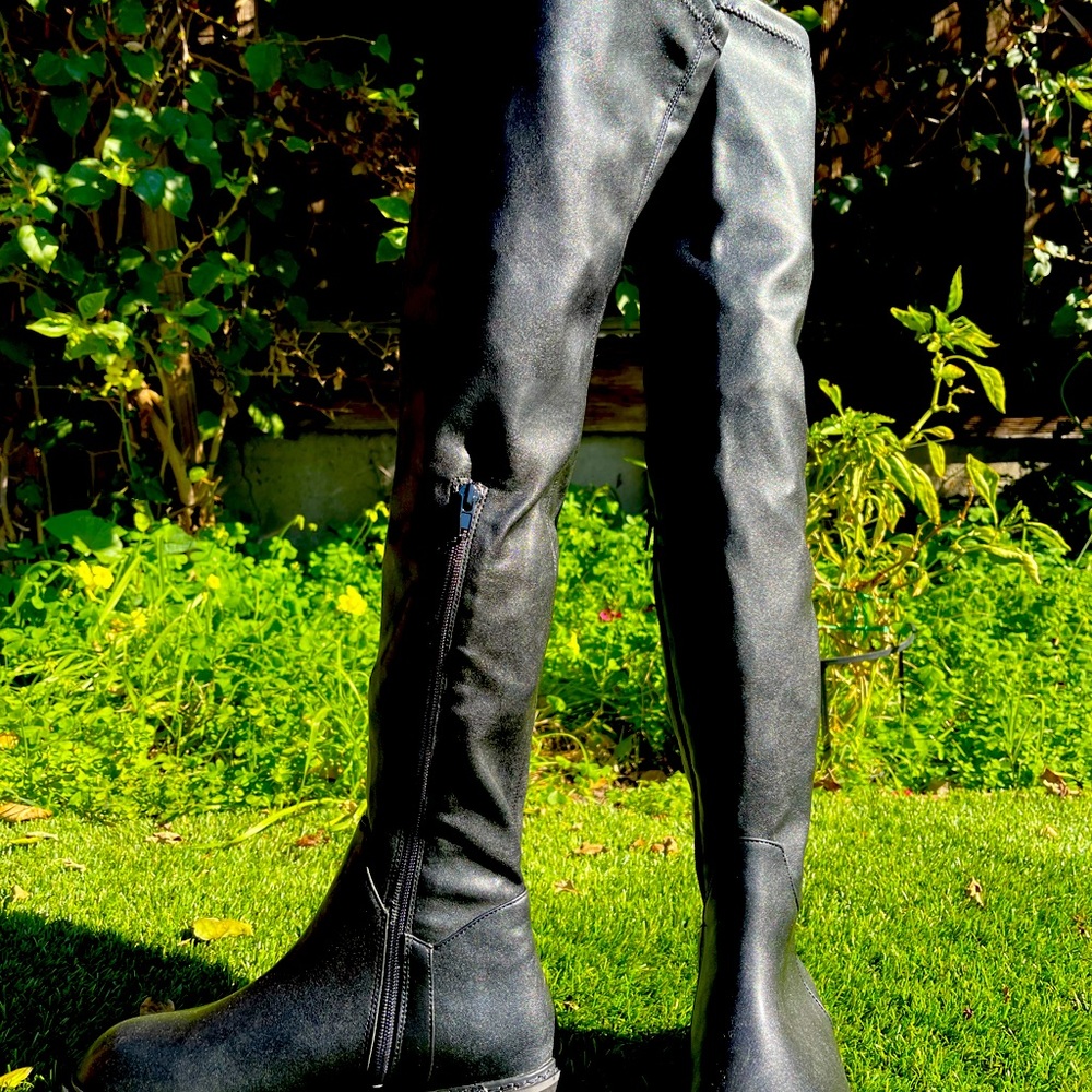 Vegan thigh high boots, urban outfitters, black, size 7, never worn
